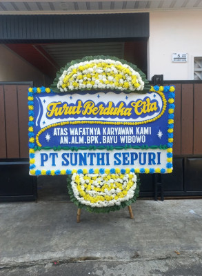 Papan Bunga Duka di Ranto Baek