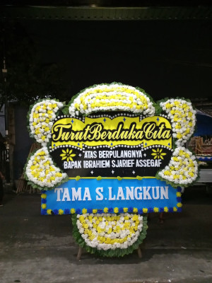 Papan Bunga Duka di Ranto Baek
