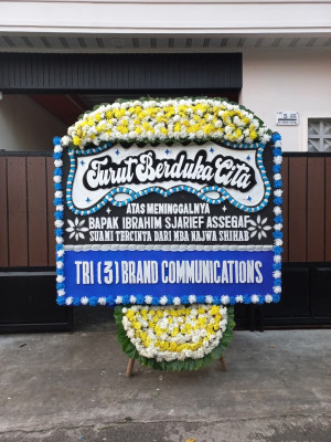 Papan Bunga Duka di Ranto Baek
